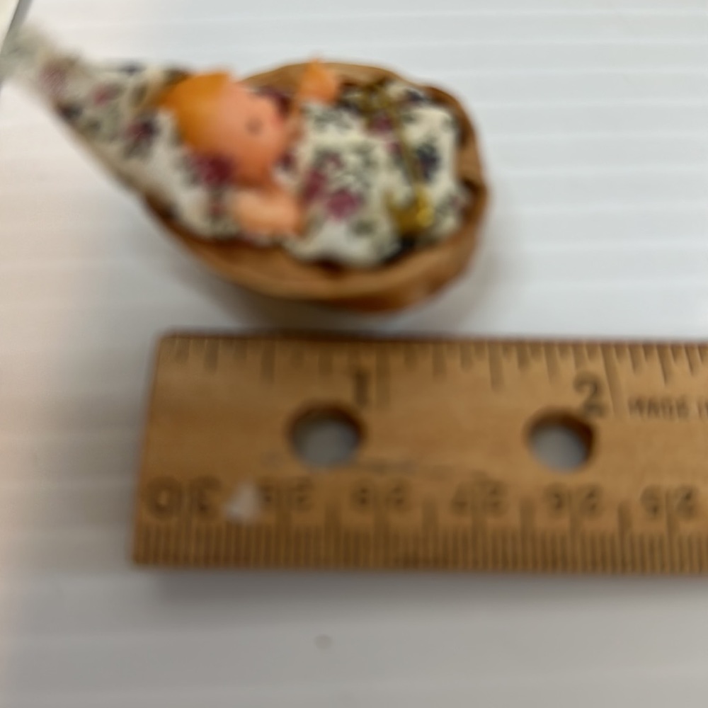 Baby in walnut shell tiny - Picture 6 of 6
